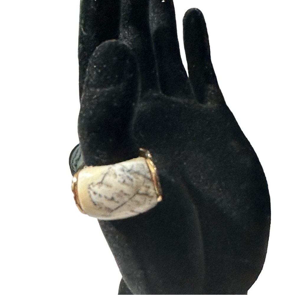 Barse Thailand Gold Tone Intricate Design White Howlite Stone Cocktail Ring Sz 8